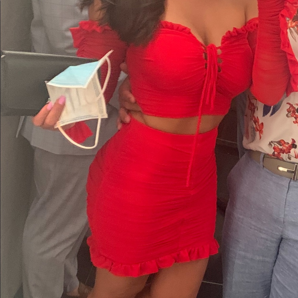 Red skirt set - Picture 3 of 4